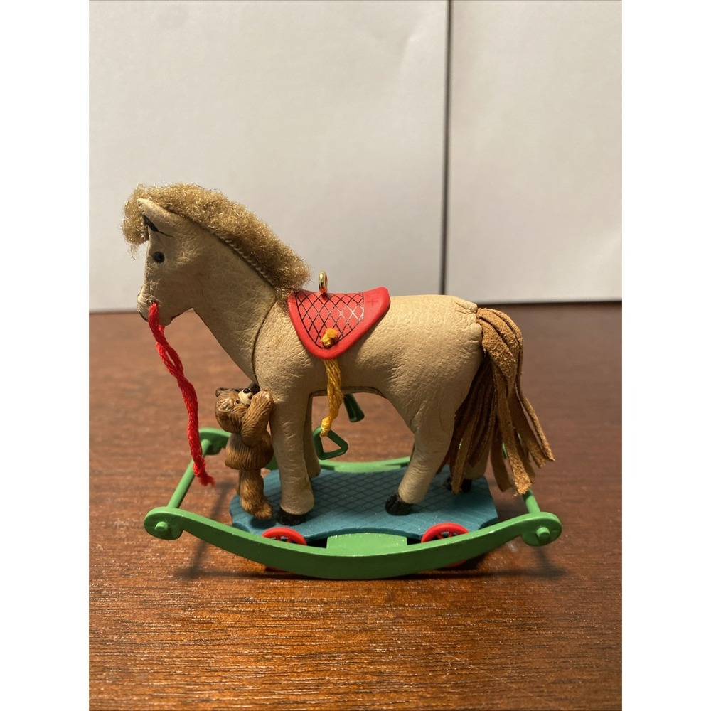 Hallmark‎ Keepsake Christmas Ornament 2004 A PONY FOR CHRISTMAS - Picture 4 of 5